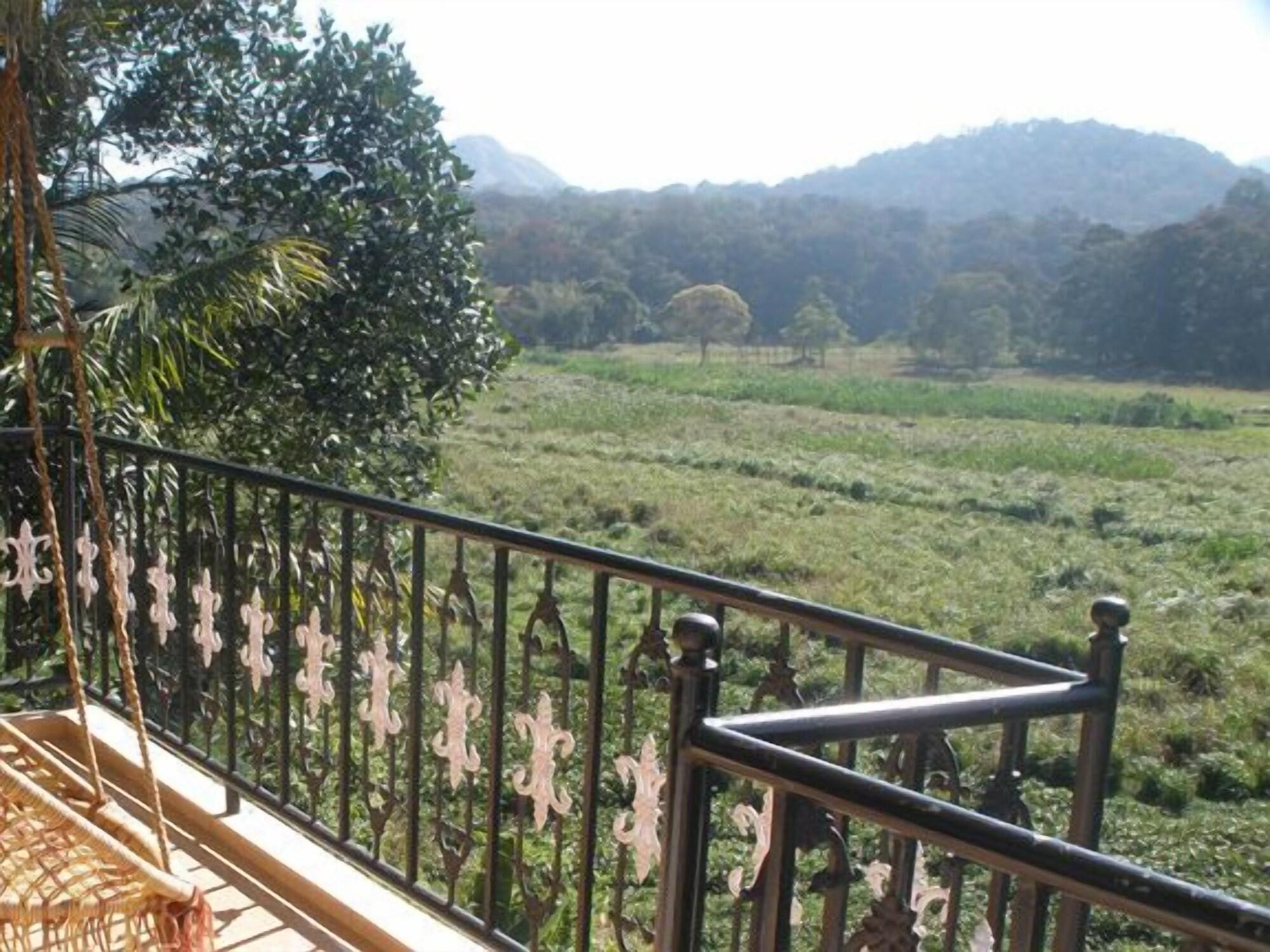 Jungle Palace Homestay Thekkady Exterior photo
