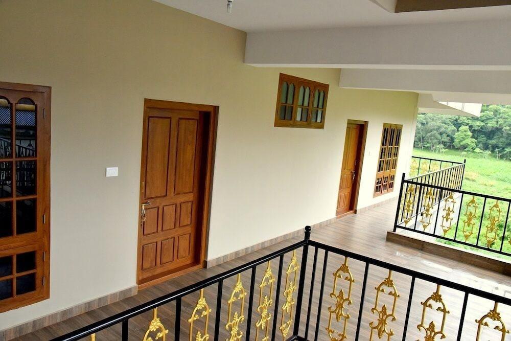 Jungle Palace Homestay Thekkady Exterior photo