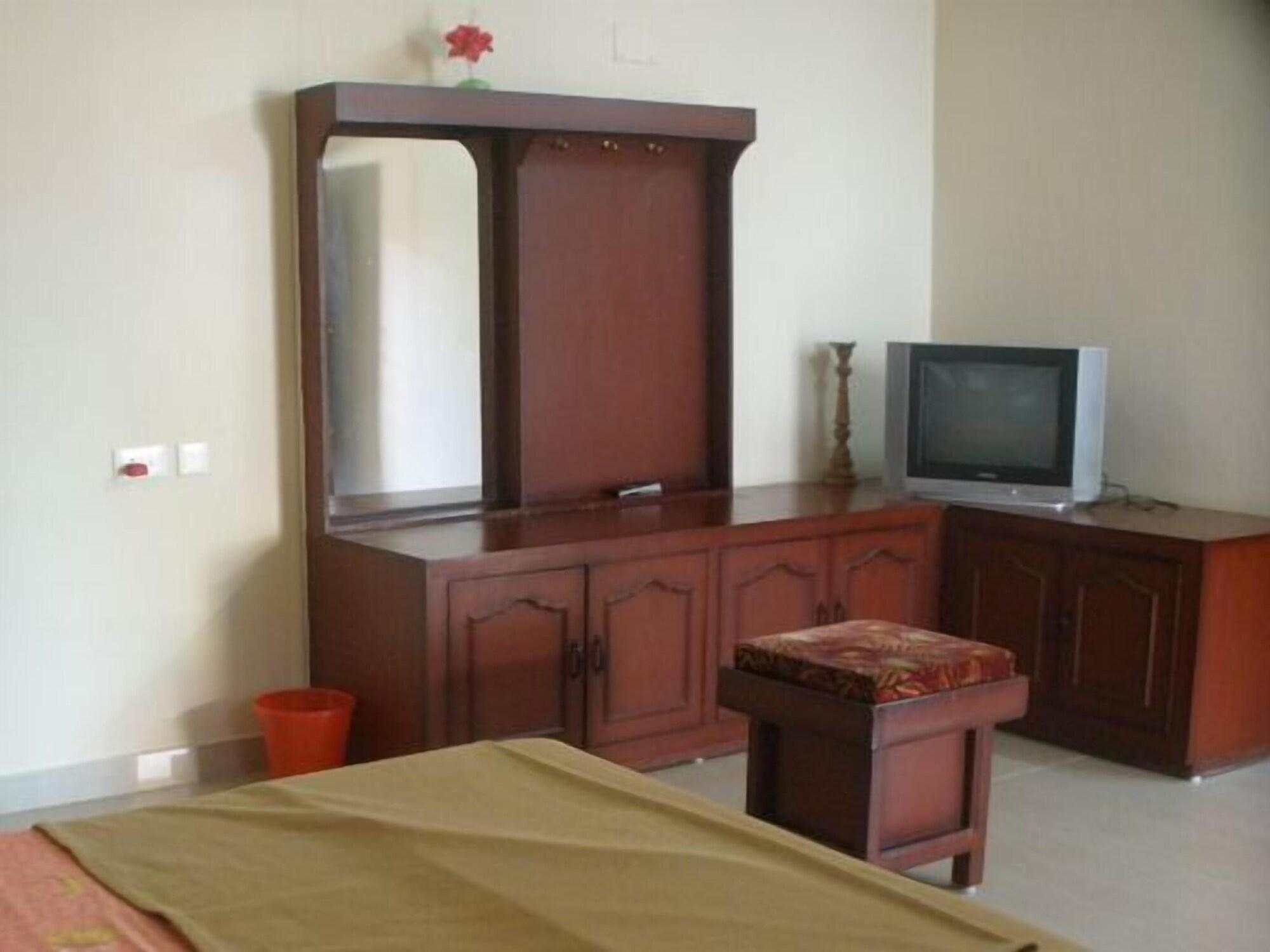 Jungle Palace Homestay Thekkady Exterior photo