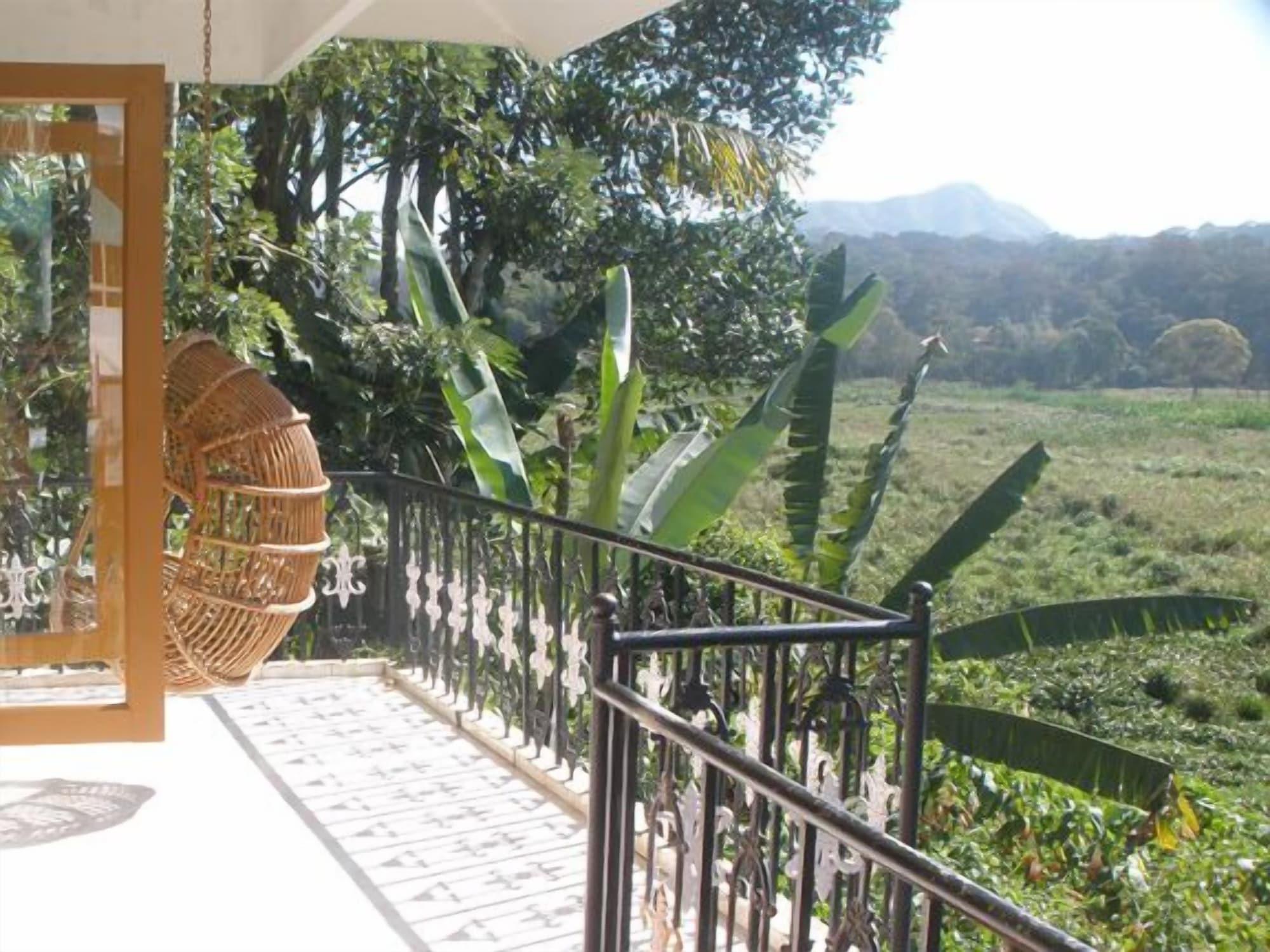 Jungle Palace Homestay Thekkady Exterior photo