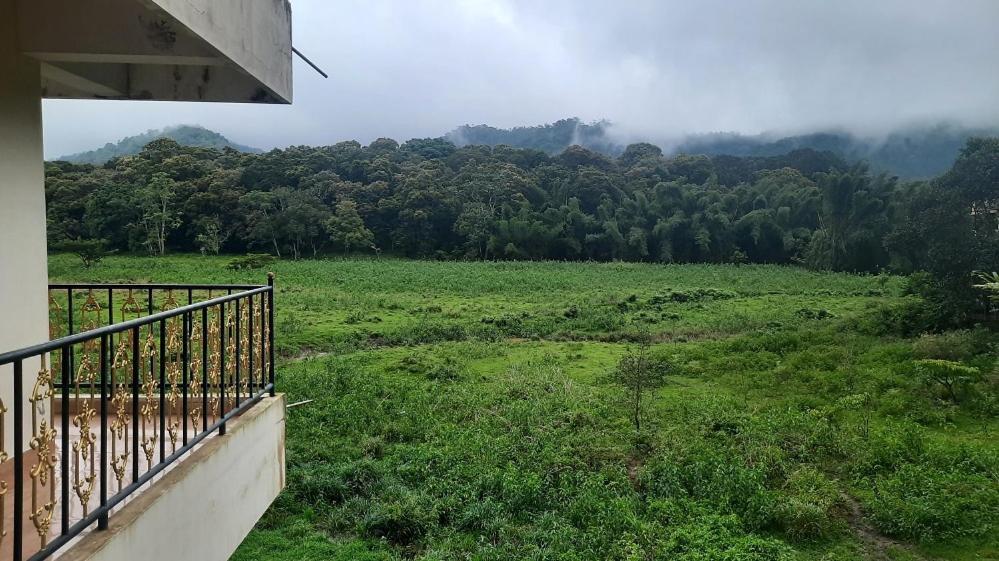 Jungle Palace Homestay Thekkady Exterior photo