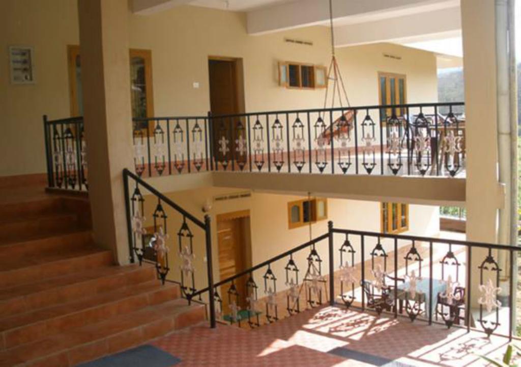 Jungle Palace Homestay Thekkady Exterior photo