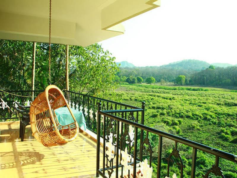 Jungle Palace Homestay Thekkady Exterior photo