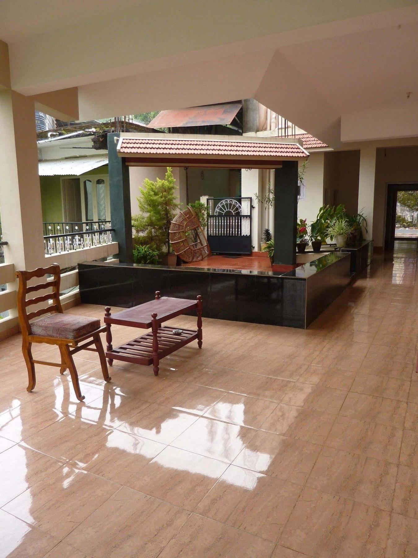 Jungle Palace Homestay Thekkady Exterior photo