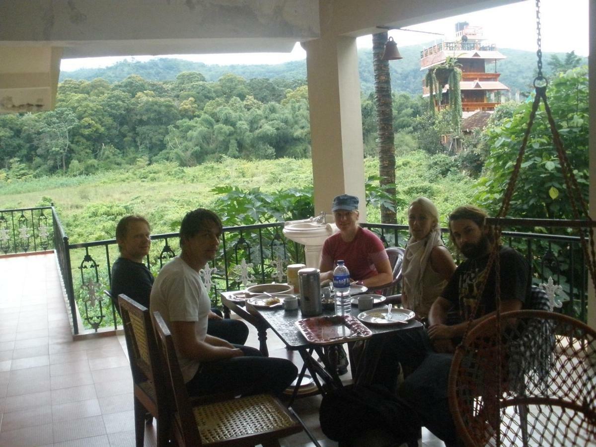 Jungle Palace Homestay Thekkady Exterior photo